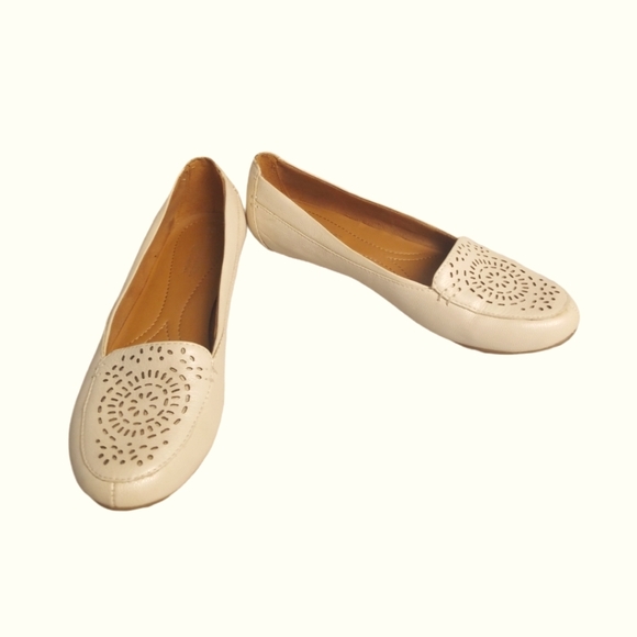 Naturalizer N5 Leather Flat in Off White/Cream - Picture 2 of 7